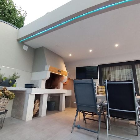 Villa Elke Maria With Overflow Pool And Hydromassage Novigrad  Exterior photo
