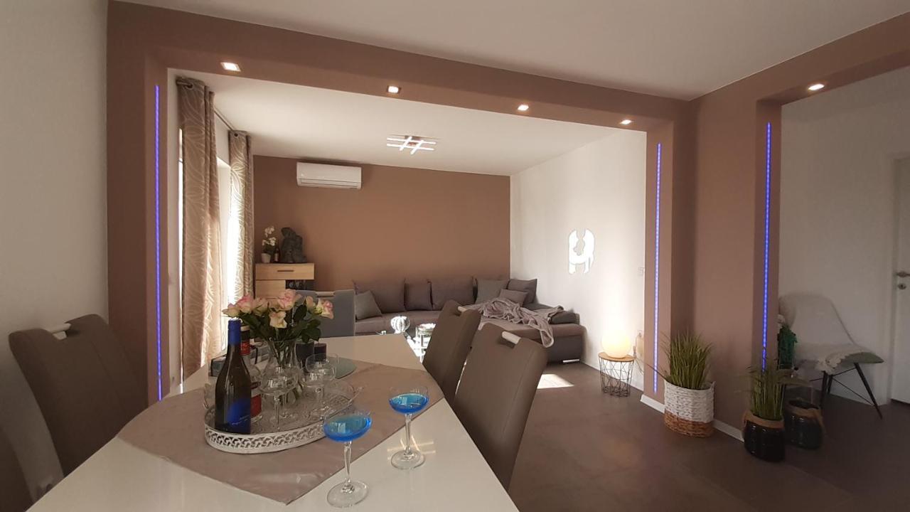 Villa Elke Maria With Overflow Pool And Hydromassage Novigrad  Exterior photo