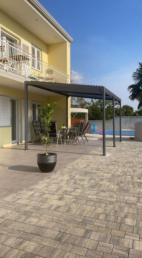 Villa Elke Maria With Overflow Pool And Hydromassage Novigrad  Exterior photo