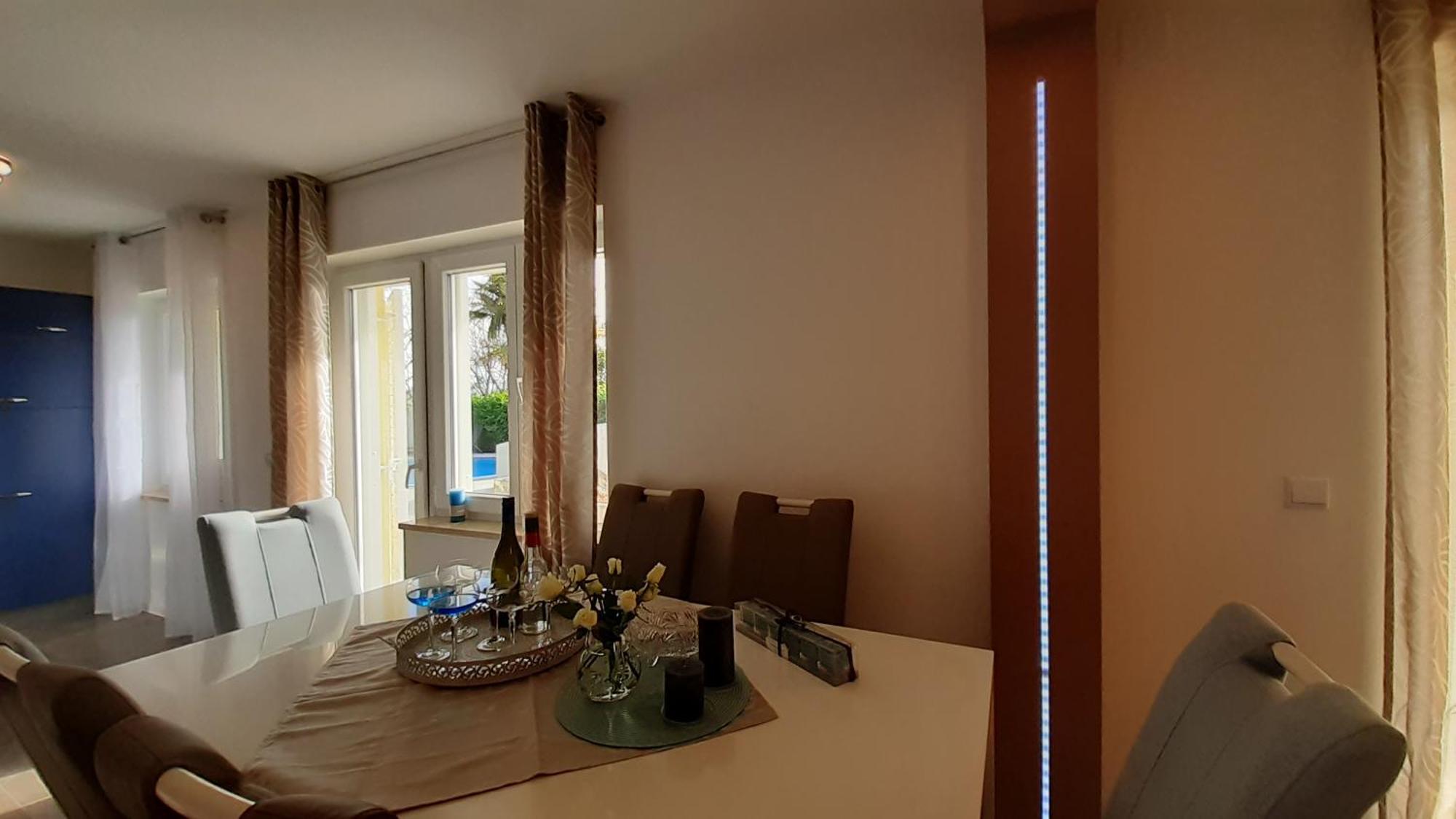 Villa Elke Maria With Overflow Pool And Hydromassage Novigrad  Room photo