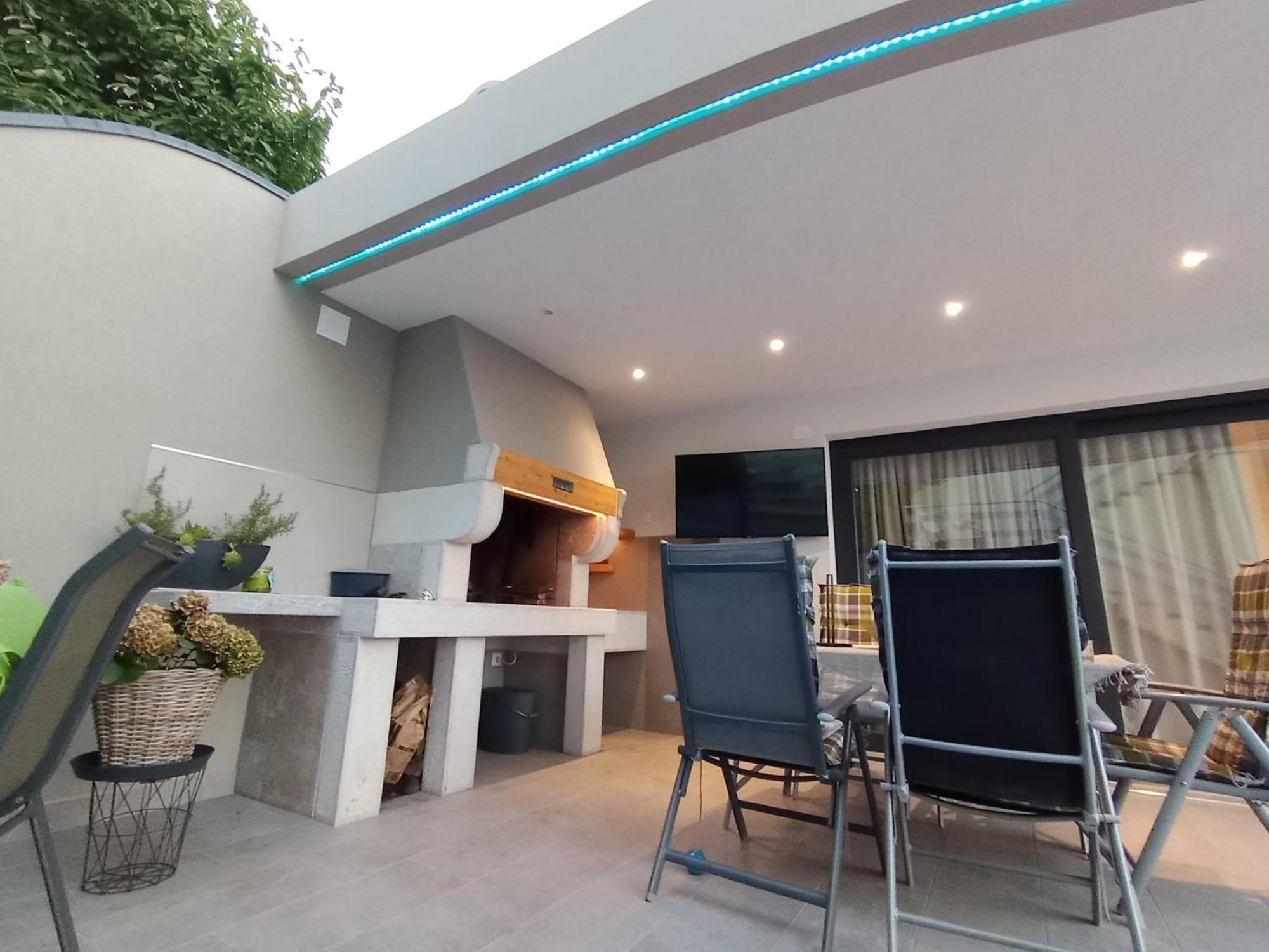 Villa Elke Maria With Overflow Pool And Hydromassage Novigrad  Exterior photo